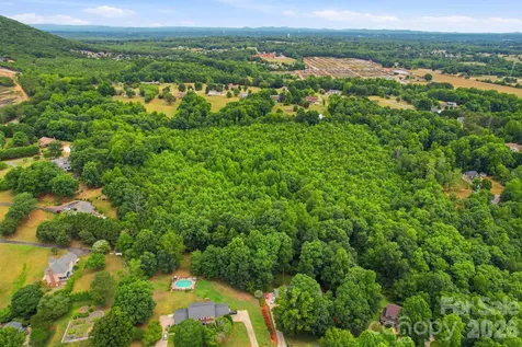 1273 Shirebourn Hickory NC 28602