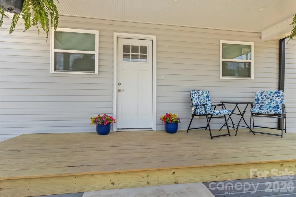 109 W Poplar Street W Stanley NC 28164
