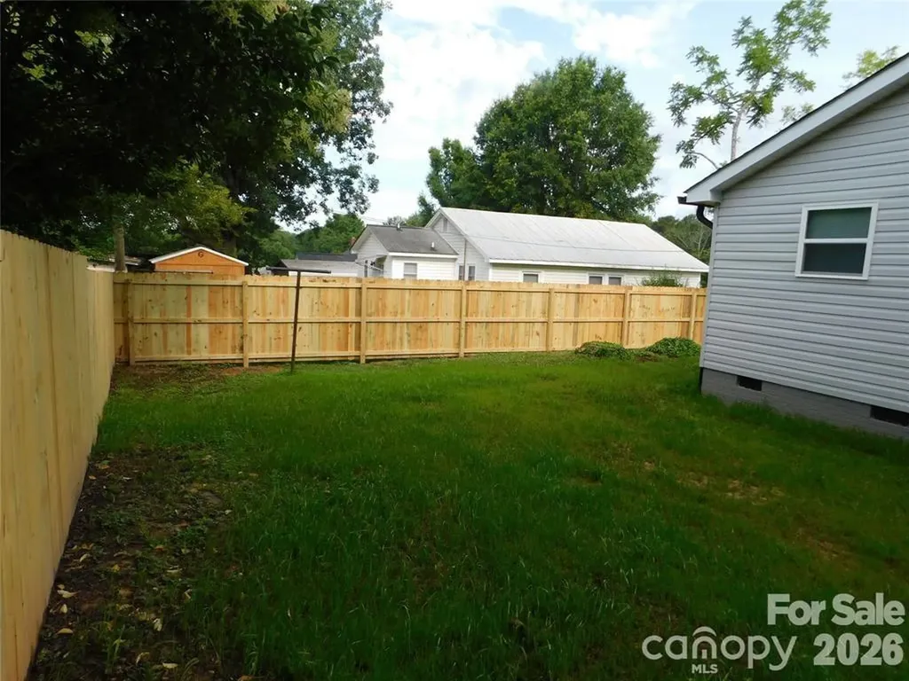 109 W Poplar Street W Stanley NC 28164