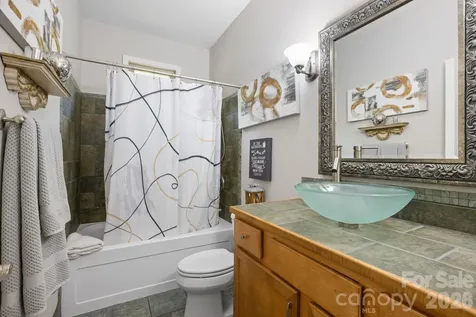 34 Grandview Court Asheville NC 28806