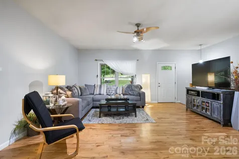 34 Grandview Court Asheville NC 28806