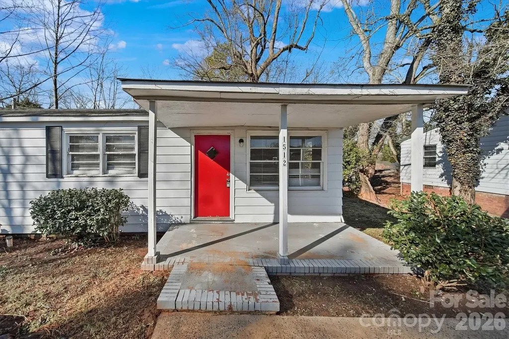 1512 N Deal Avenue Newton NC 28658
