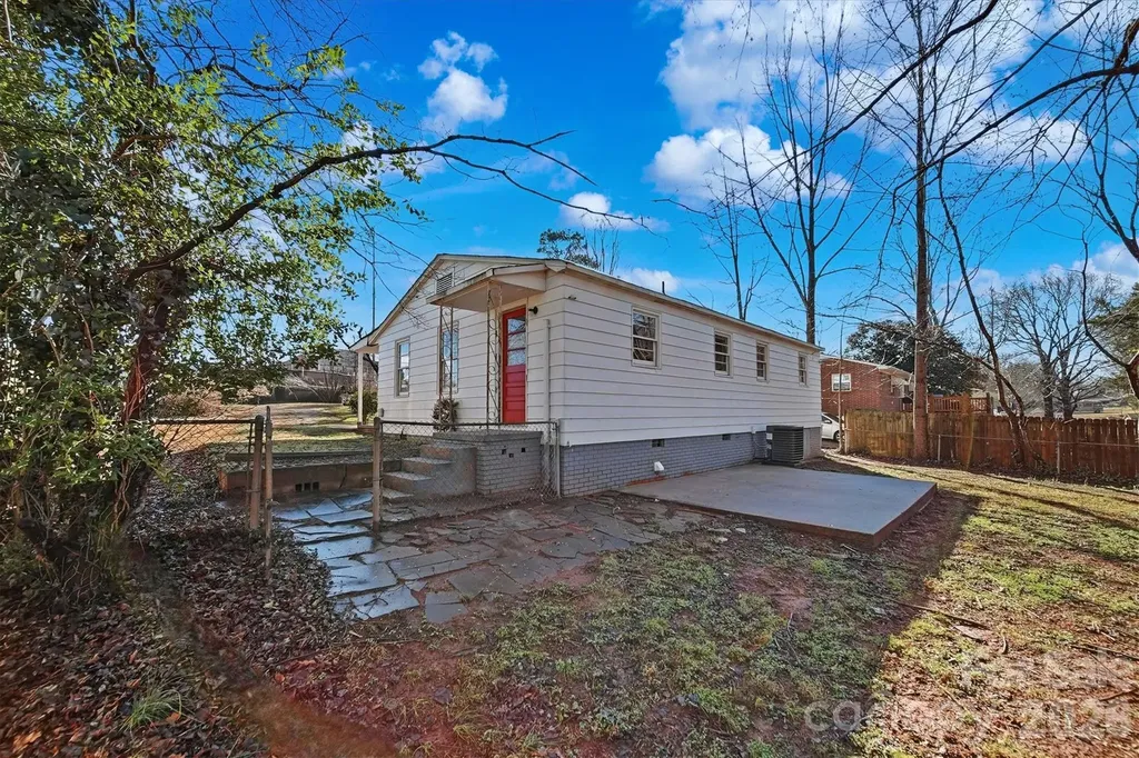 1512 N Deal Avenue Newton NC 28658