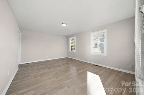 1512 N Deal Avenue Newton NC 28658