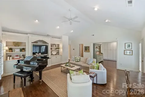 246 S Canterbury Road Charlotte NC 28211