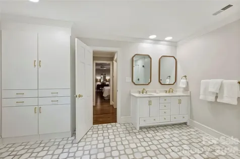 246 S Canterbury Road Charlotte NC 28211