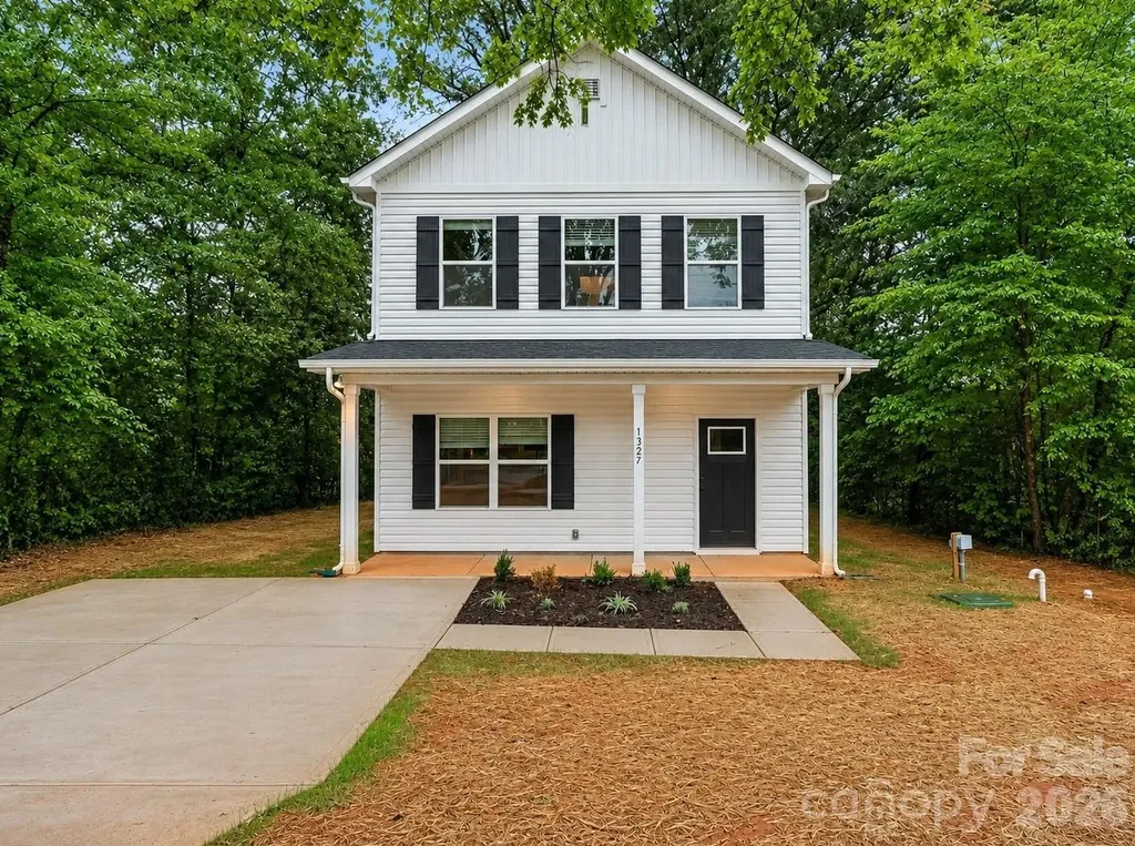 1327 4th Street Statesville NC 28677
