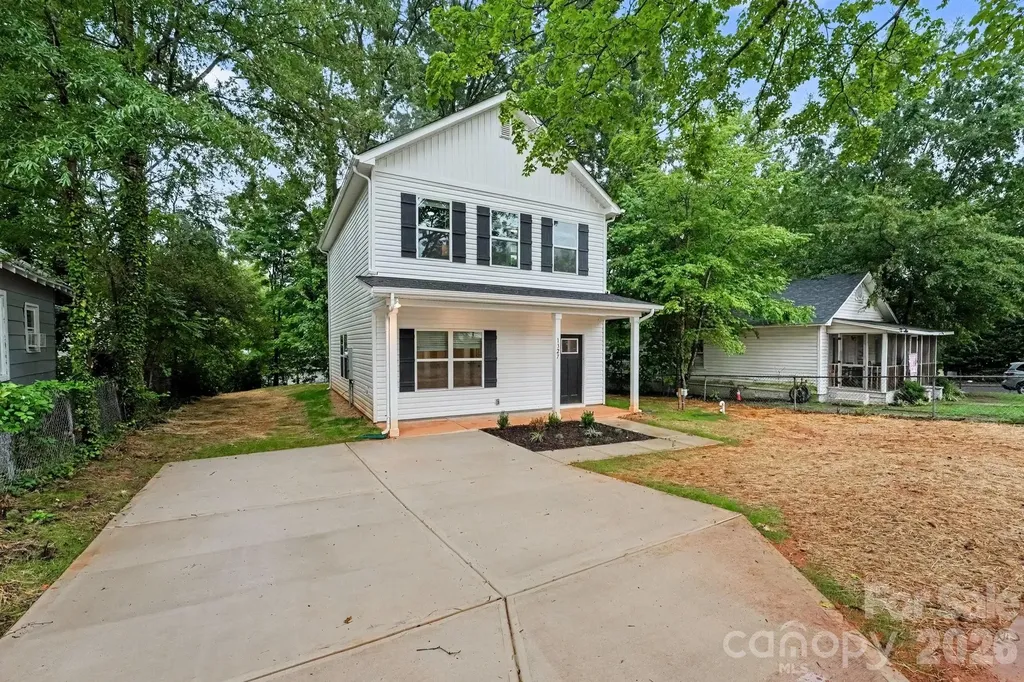1327 4th Street Statesville NC 28677
