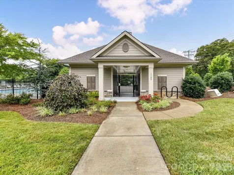724 Larmore Avenue Charlotte NC 28216