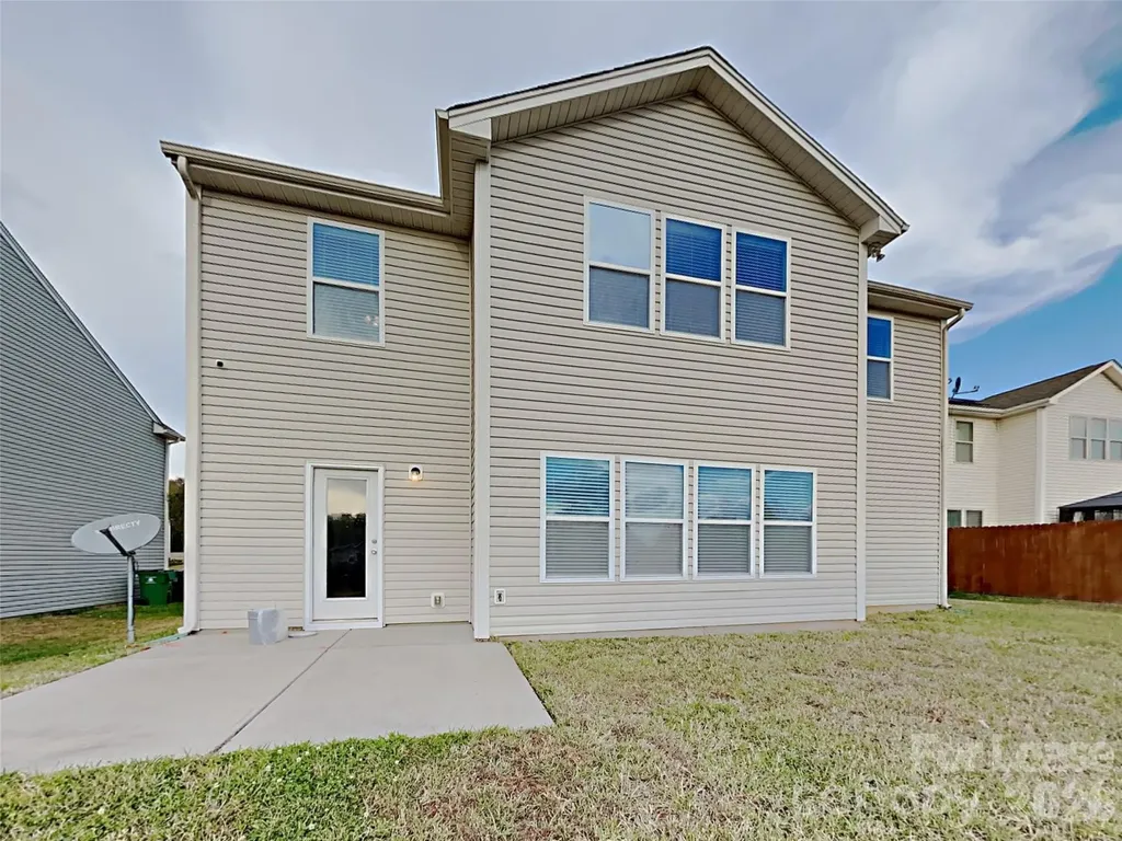 2718 Impatien Drive Charlotte NC 28215