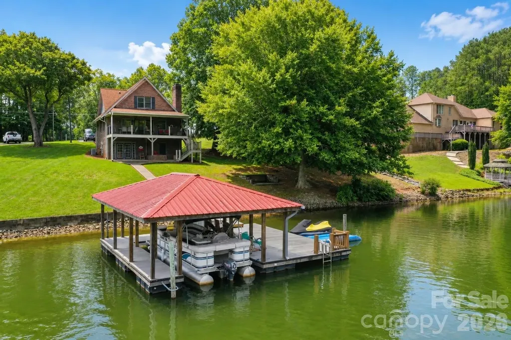6203 Vandresser Point Hickory NC 28601