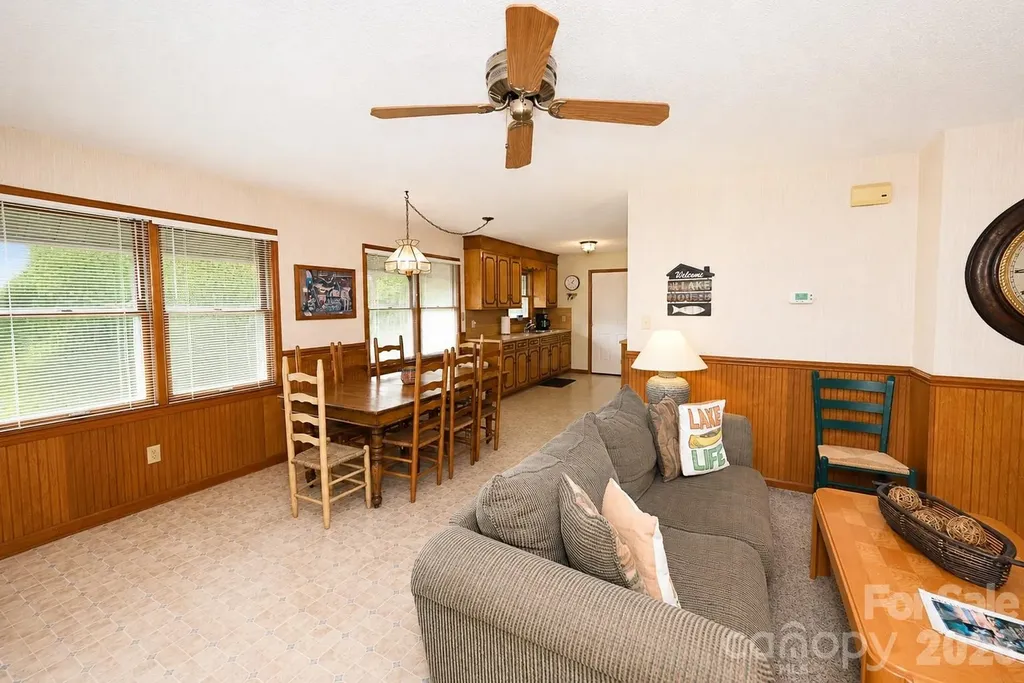6203 Vandresser Point Hickory NC 28601