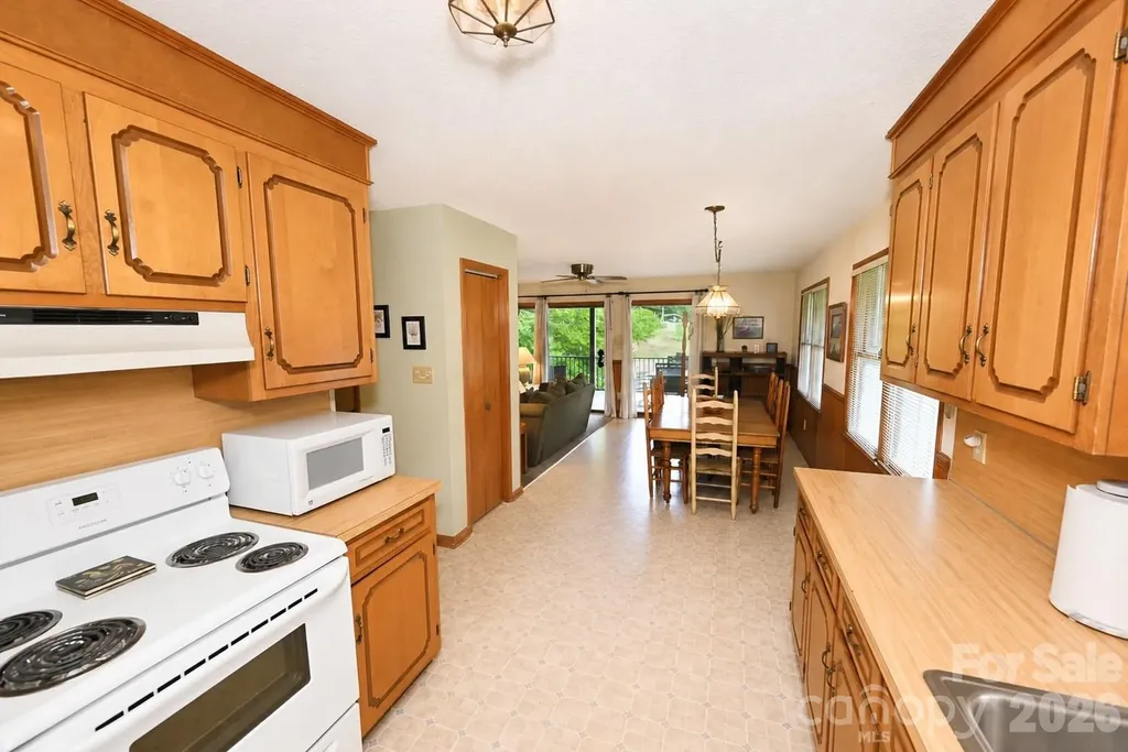6203 Vandresser Point Hickory NC 28601