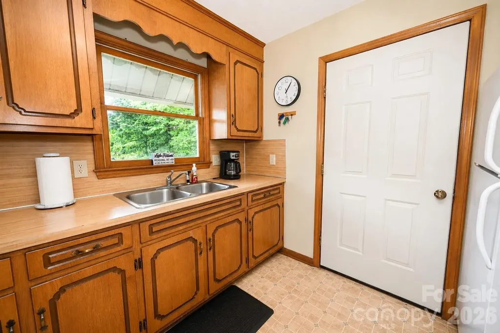 6203 Vandresser Point Hickory NC 28601