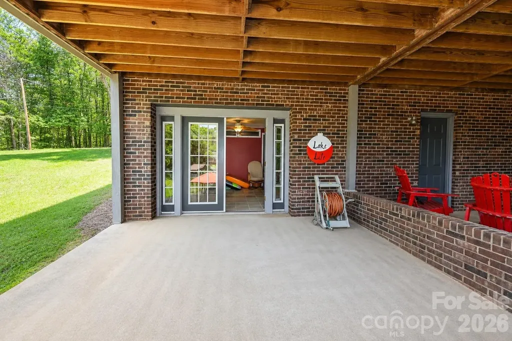 6203 Vandresser Point Hickory NC 28601
