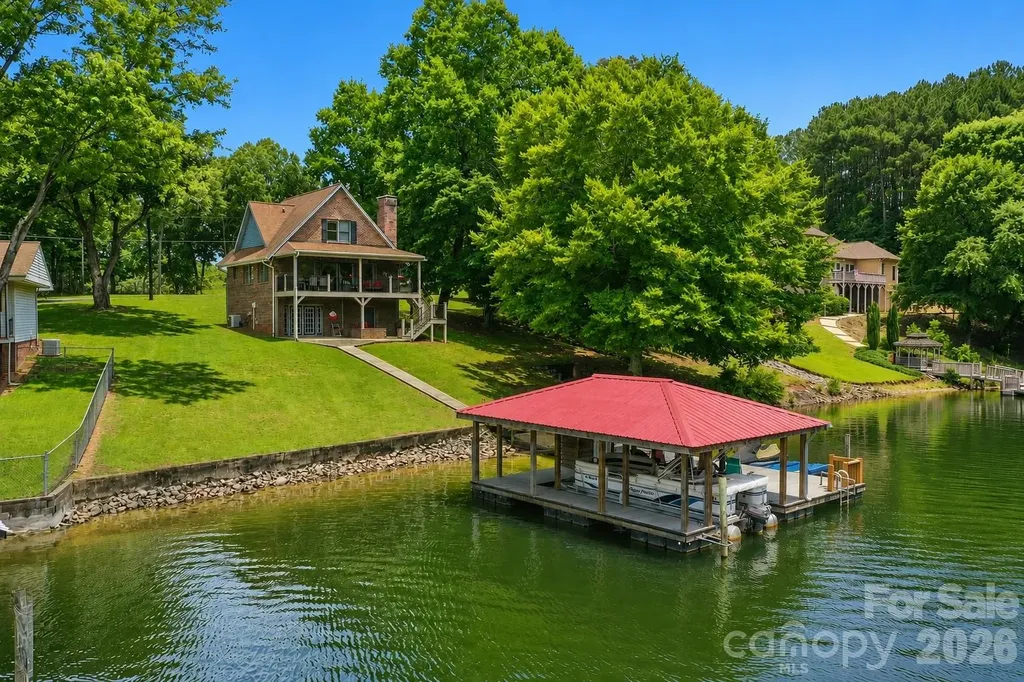 6203 Vandresser Point Hickory NC 28601