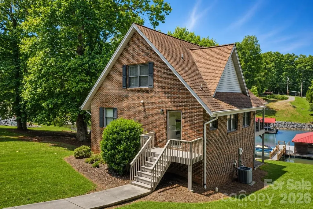 6203 Vandresser Point Hickory NC 28601