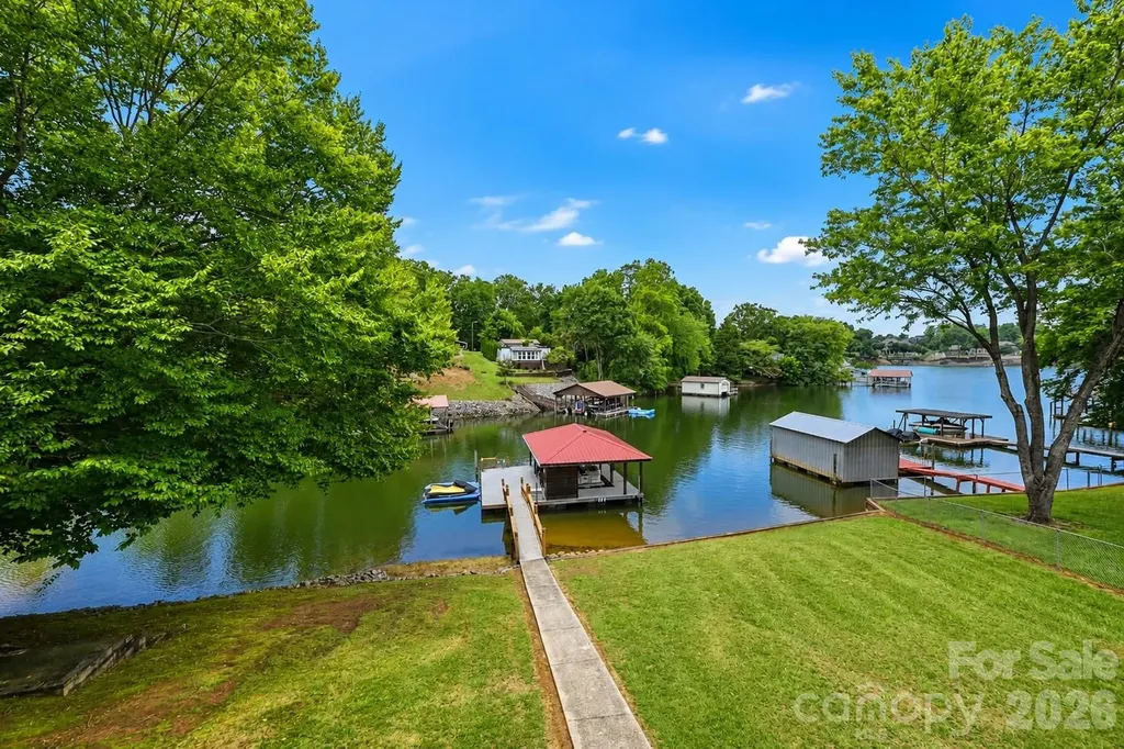 6203 Vandresser Point Hickory NC 28601