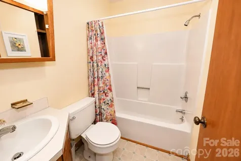 6203 Vandresser Point Hickory NC 28601
