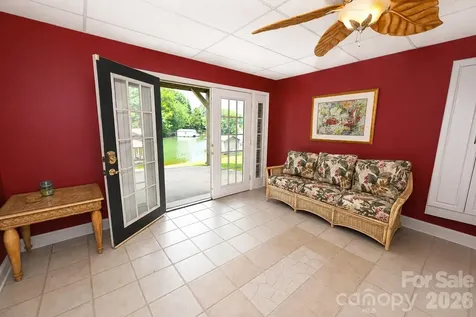 6203 Vandresser Point Hickory NC 28601