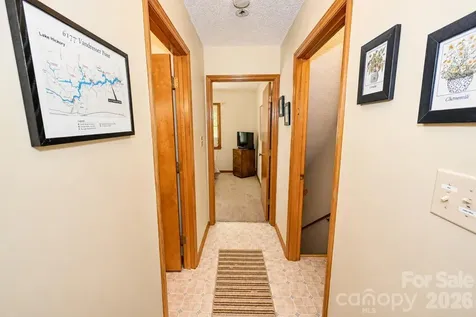 6203 Vandresser Point Hickory NC 28601