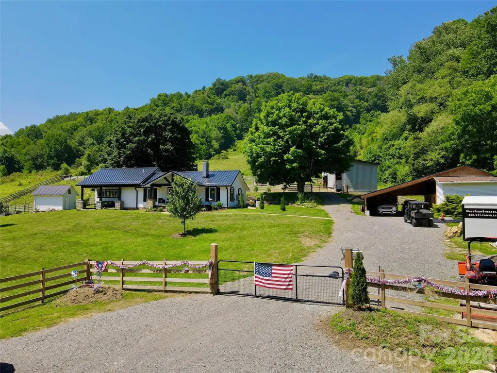 419 Fletcher Branch Road Vilas NC 28692
