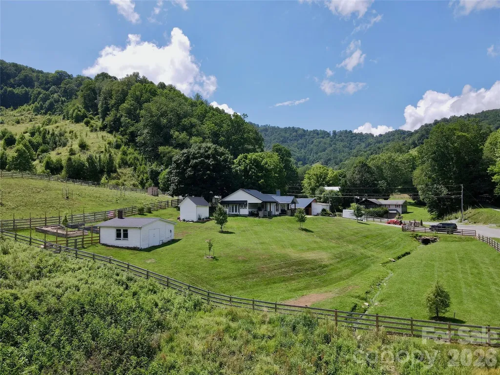 419 Fletcher Branch Road Vilas NC 28692