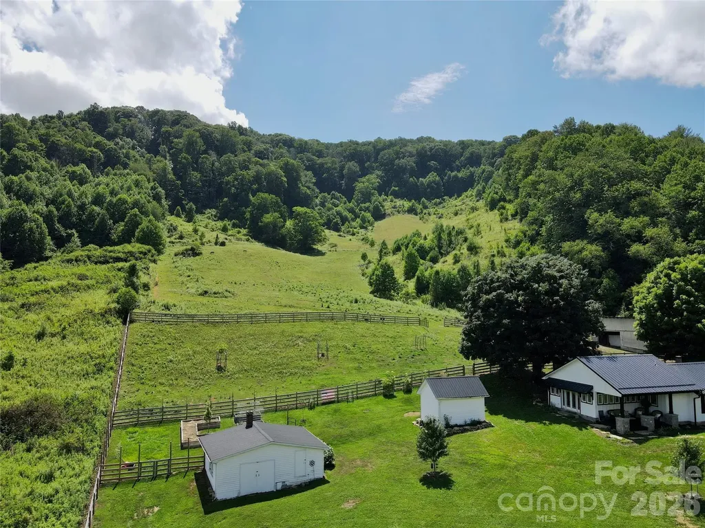 419 Fletcher Branch Road Vilas NC 28692