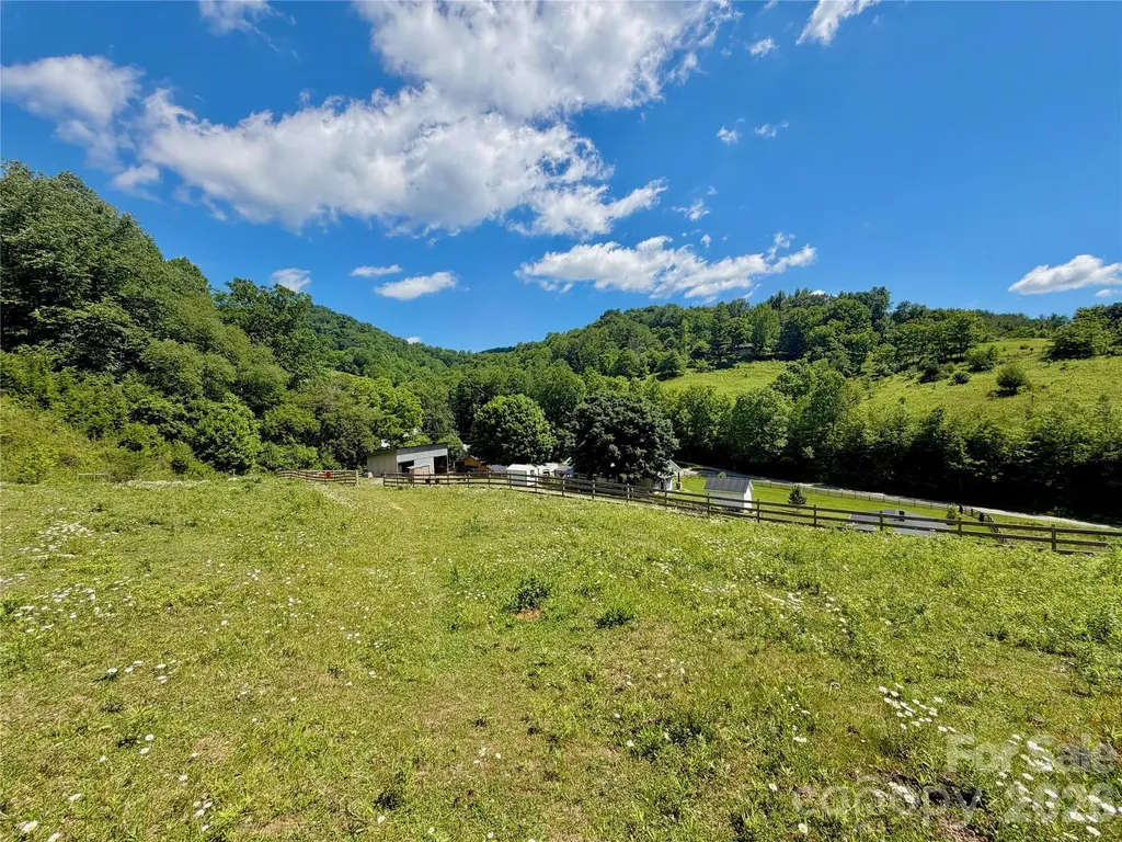419 Fletcher Branch Road Vilas NC 28692