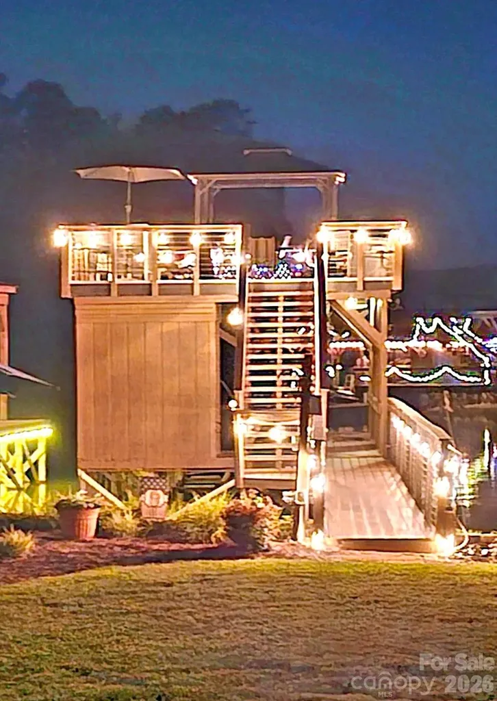 734 Pinehaven Drive New London NC 28127