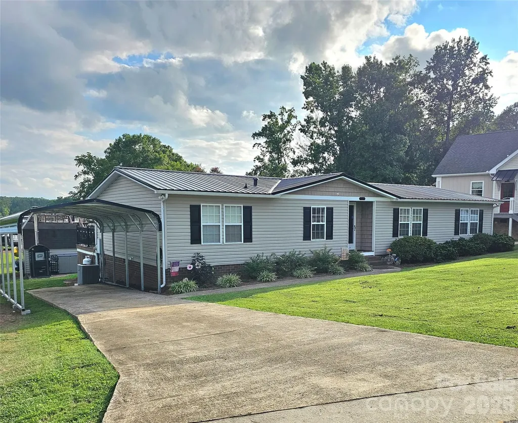 734 Pinehaven Drive New London NC 28127