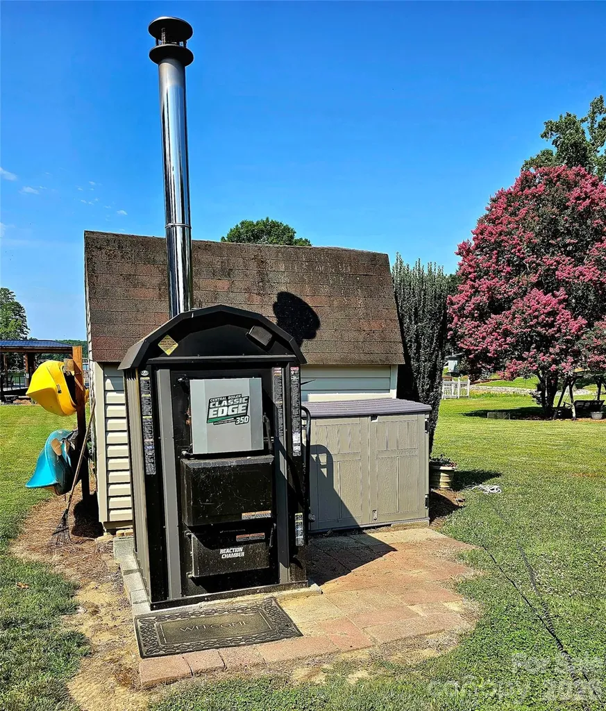 734 Pinehaven Drive New London NC 28127