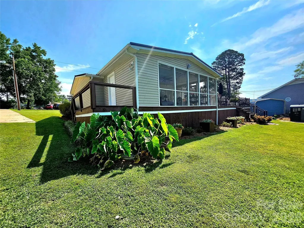 734 Pinehaven Drive New London NC 28127