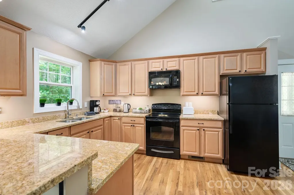 15 Happy Crow Lane Asheville NC 28805