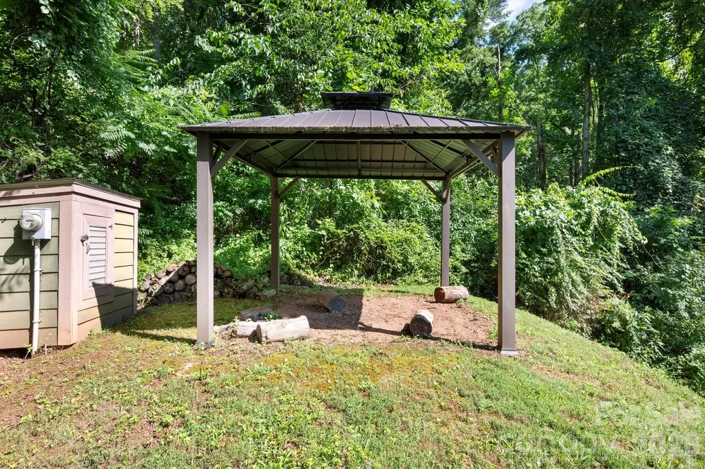 15 Happy Crow Lane Asheville NC 28805