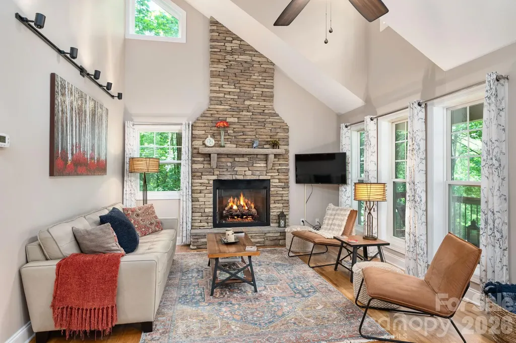 15 Happy Crow Lane Asheville NC 28805