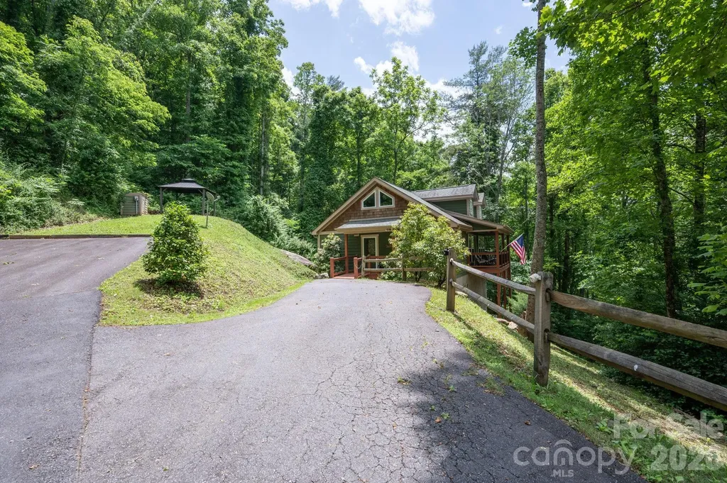15 Happy Crow Lane Asheville NC 28805