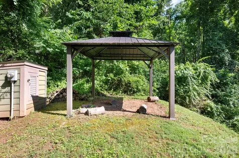 15 Happy Crow Lane Asheville NC 28805