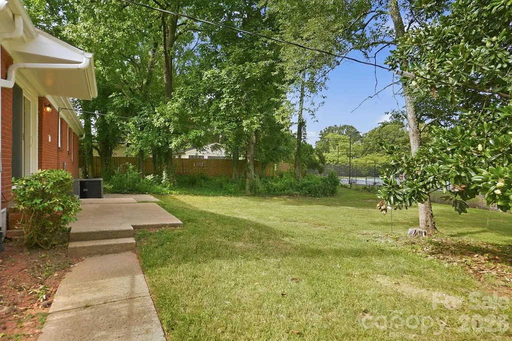 4712 Fairheath Road Charlotte NC 28210