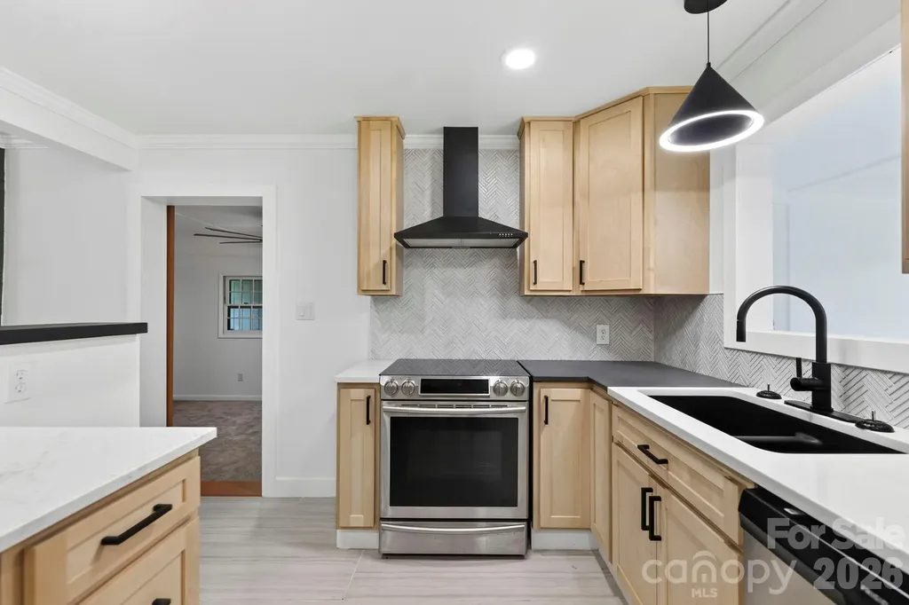 28 Pine Lane Asheville NC 28806