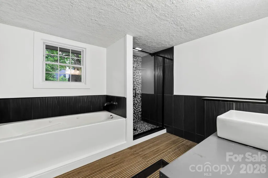28 Pine Lane Asheville NC 28806