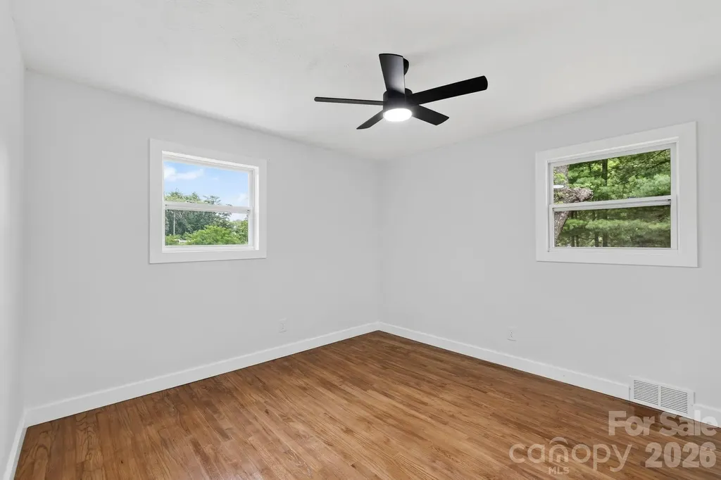 28 Pine Lane Asheville NC 28806