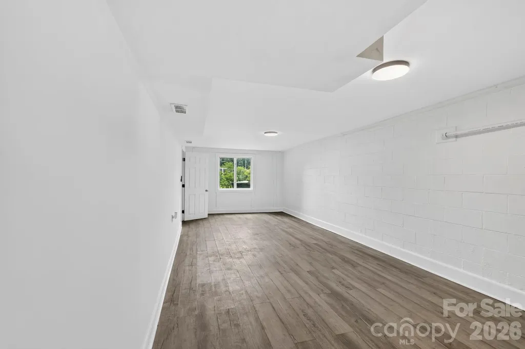 28 Pine Lane Asheville NC 28806