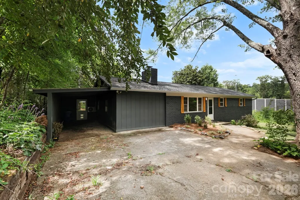 28 Pine Lane Asheville NC 28806