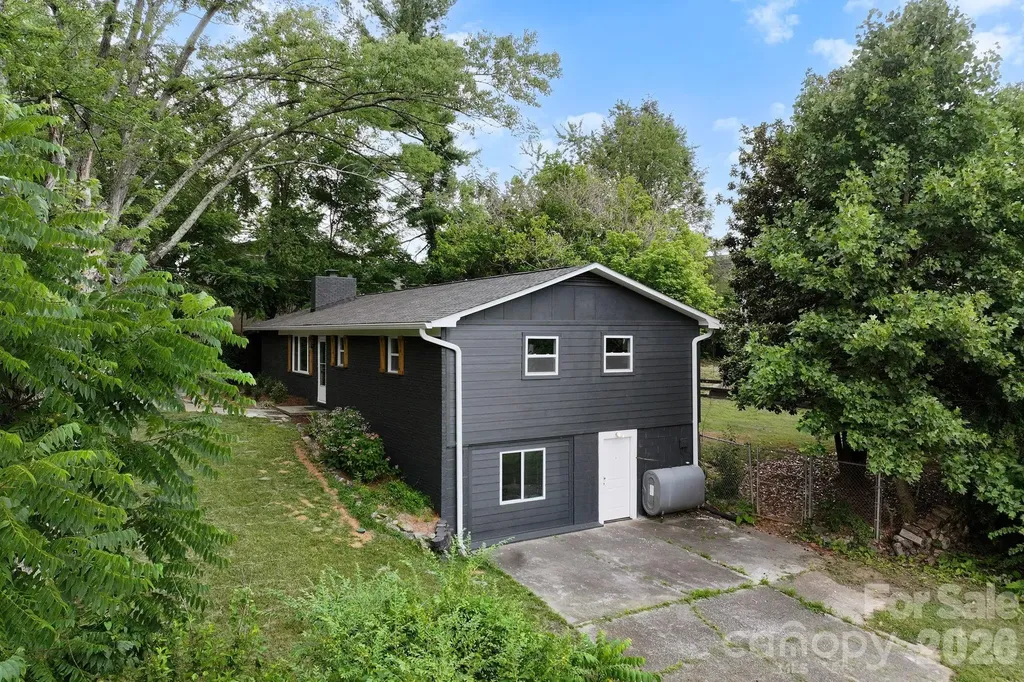28 Pine Lane Asheville NC 28806