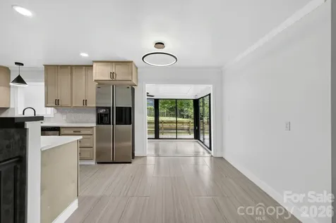 28 Pine Lane Asheville NC 28806