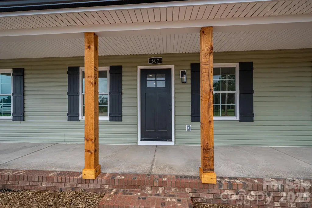 307 Northbrook Iii School Road Vale NC 28168
