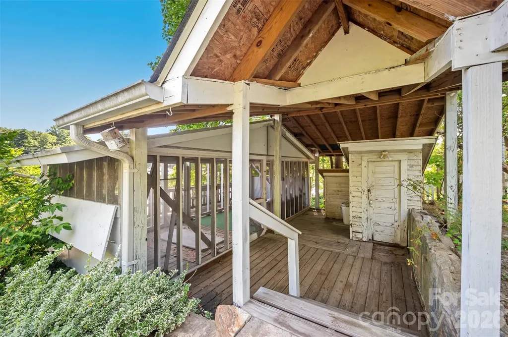 720 Sylvan Boulevard Hendersonville NC 28791