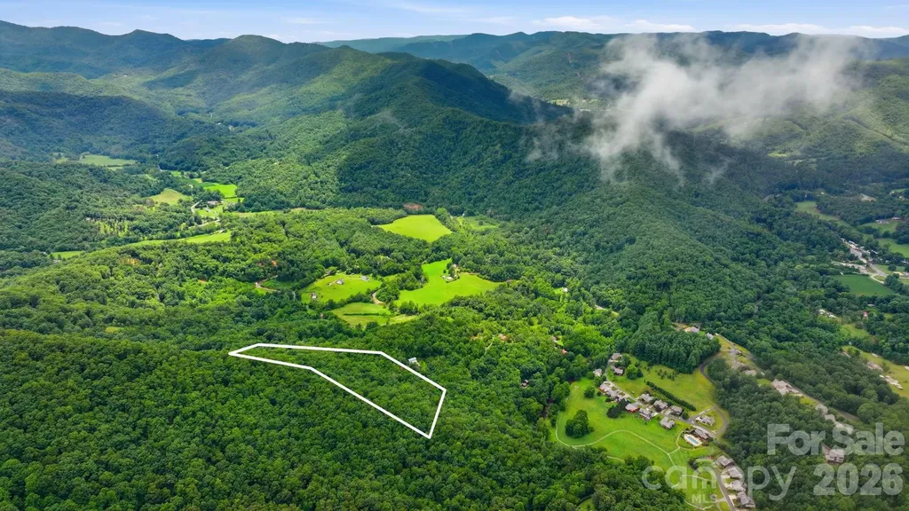 000 Suntrace Circle Cullowhee NC 28723