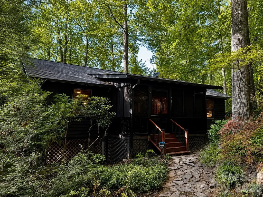 721 Bear Creek Lane Saluda NC 28773